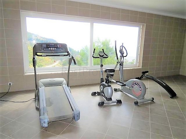 دوبلكس مفروش 3 + 1 مع إطلالات على البحر والقلعة