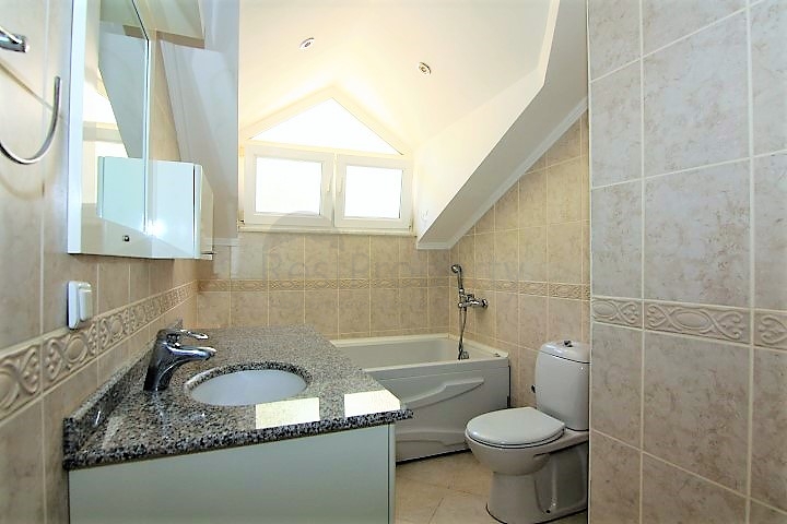 دوبلكس مفروش 3 + 1 مع إطلالات على البحر والقلعة