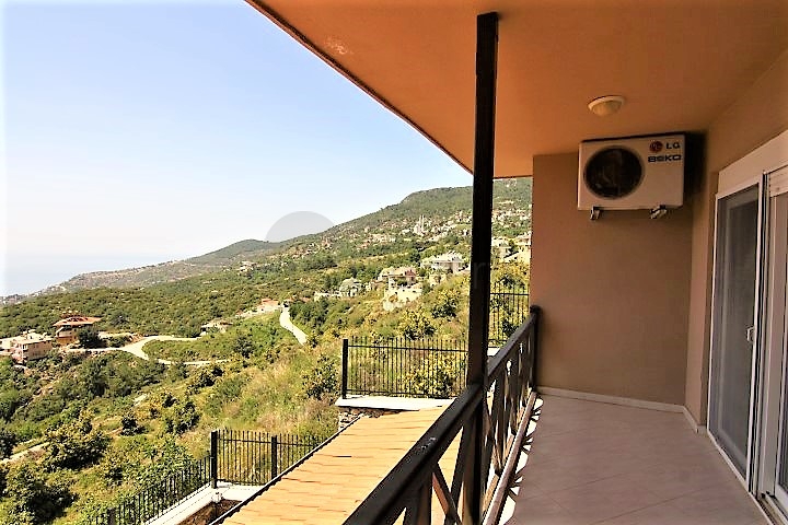 دوبلكس مفروش 3 + 1 مع إطلالات على البحر والقلعة