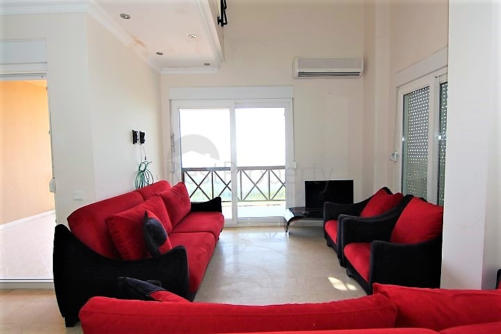 دوبلكس مفروش 3 + 1 مع إطلالات على البحر والقلعة