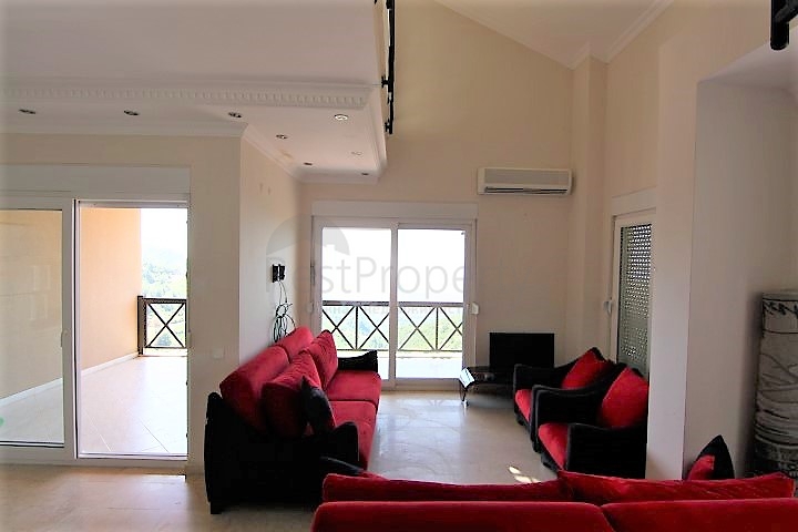 دوبلكس مفروش 3 + 1 مع إطلالات على البحر والقلعة