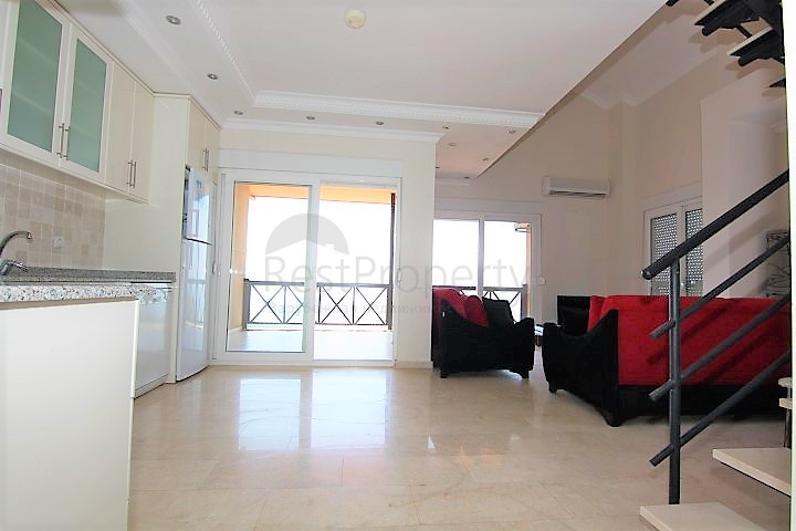 دوبلكس مفروش 3 + 1 مع إطلالات على البحر والقلعة