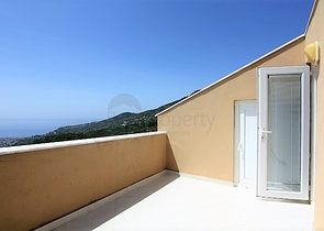 دوبلكس مفروش 3 + 1 مع إطلالات على البحر والقلعة