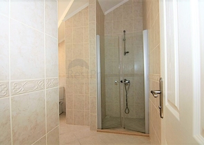 دوبلكس مفروش 3 + 1 مع إطلالات على البحر والقلعة