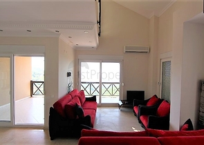 دوبلكس مفروش 3 + 1 مع إطلالات على البحر والقلعة