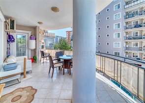 شقة مريحة 1 + 1 مع شرفة كبيرة