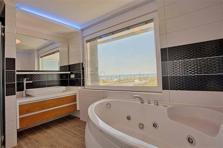 فيلات فاخرة في ديمرتاش / الانيا