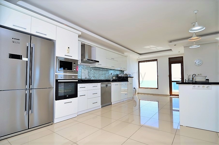 شقة فاخرة على البحر في الانيا / كاستل 