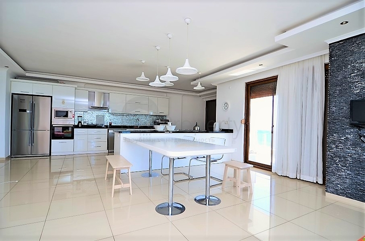 شقة فاخرة على البحر في الانيا / كاستل 