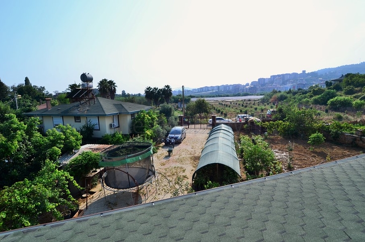 فيلا 6+1 مع بستان خاص