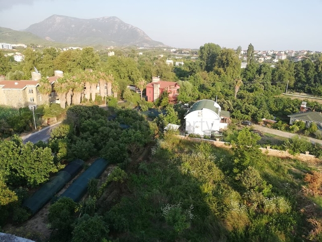 فيلا 6+1 مع بستان خاص