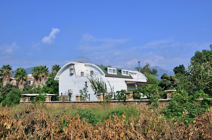 فيلا 6+1 مع بستان خاص