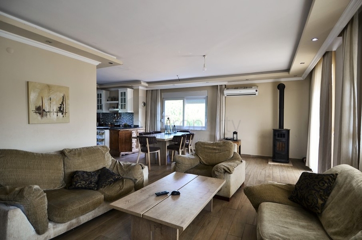 فيلا 6+1 مع بستان خاص