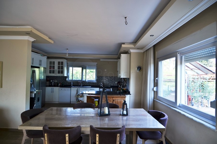 فيلا 6+1 مع بستان خاص