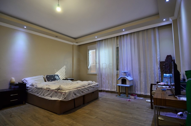 فيلا 6+1 مع بستان خاص