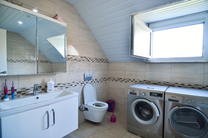 فيلا 6+1 مع بستان خاص