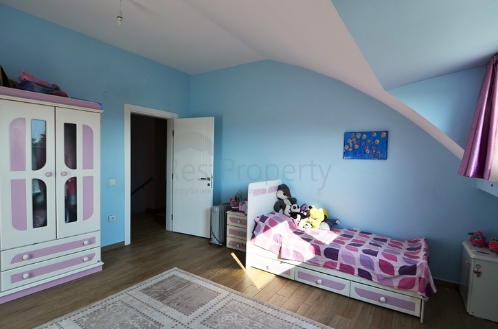 فيلا 6+1 مع بستان خاص