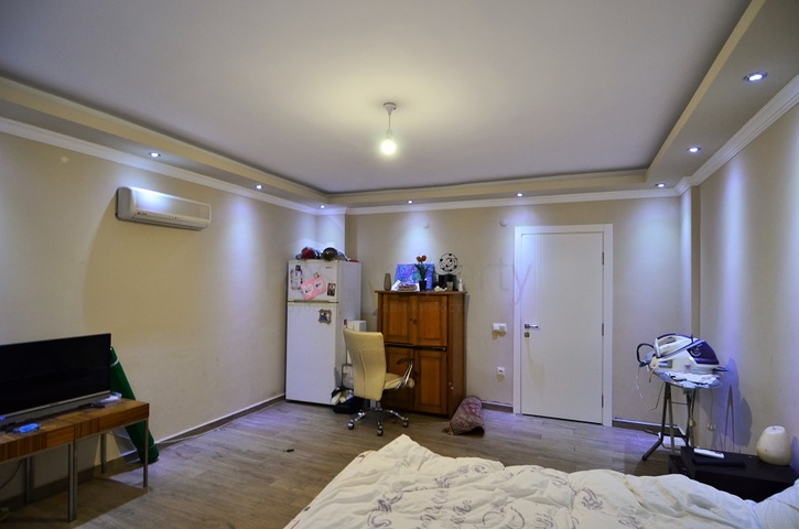 فيلا 6+1 مع بستان خاص