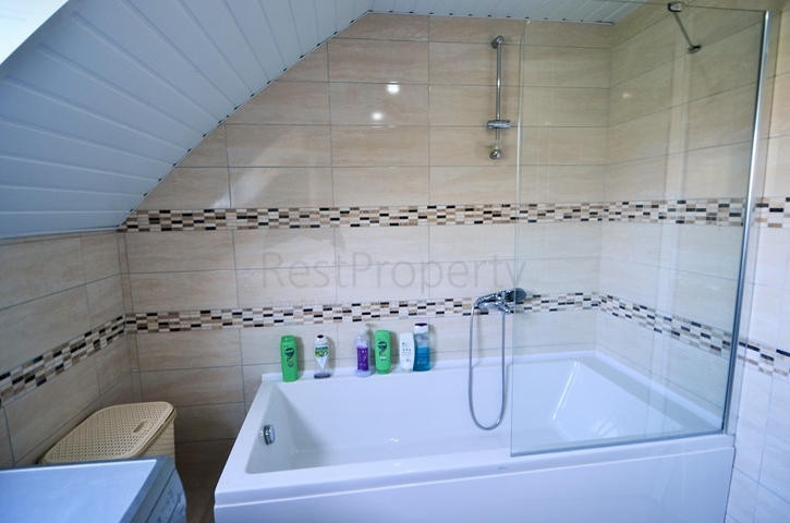 فيلا 6+1 مع بستان خاص