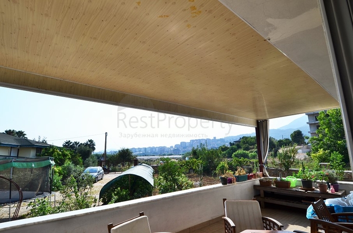 فيلا 6+1 مع بستان خاص