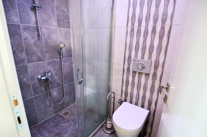 فيلا 6+1 مع بستان خاص