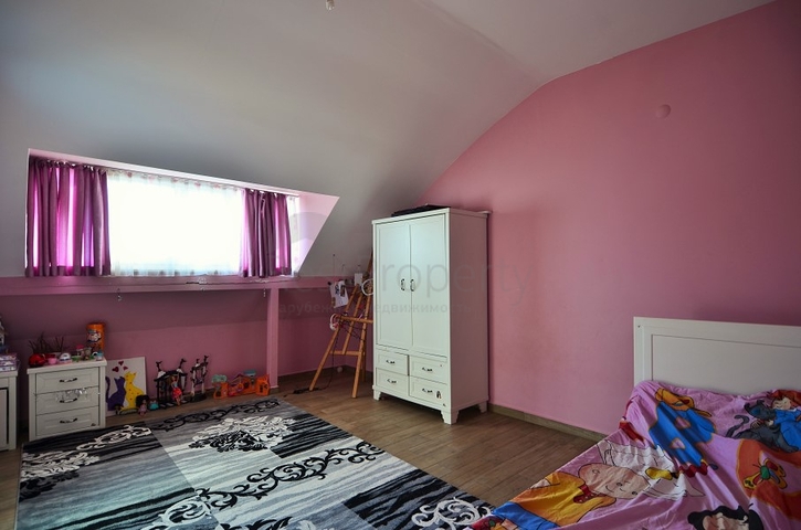 فيلا 6+1 مع بستان خاص