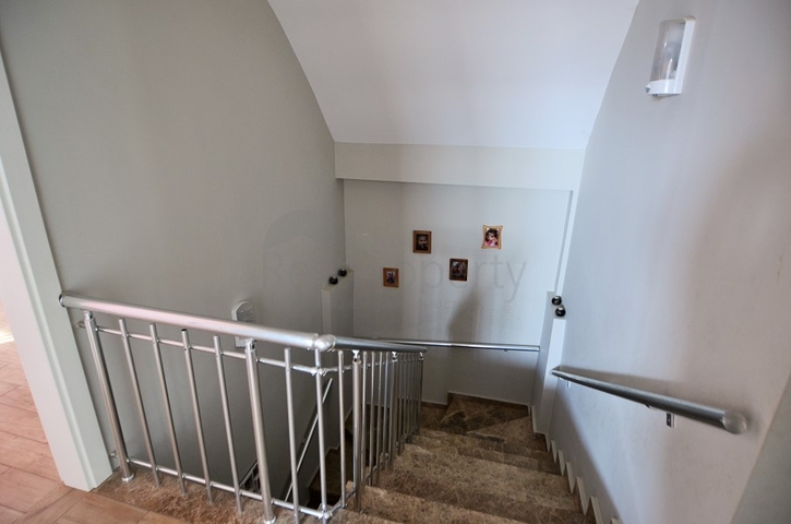 فيلا 6+1 مع بستان خاص