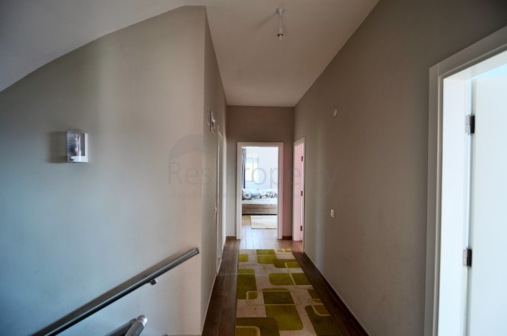 فيلا 6+1 مع بستان خاص