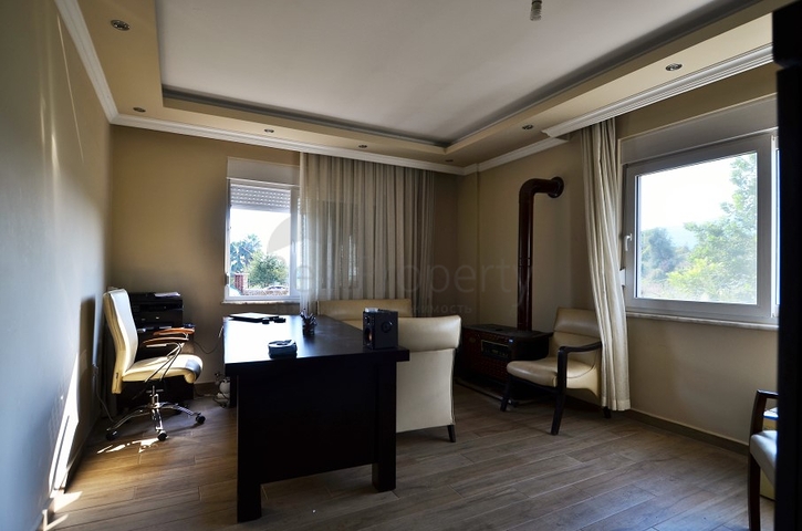 فيلا 6+1 مع بستان خاص