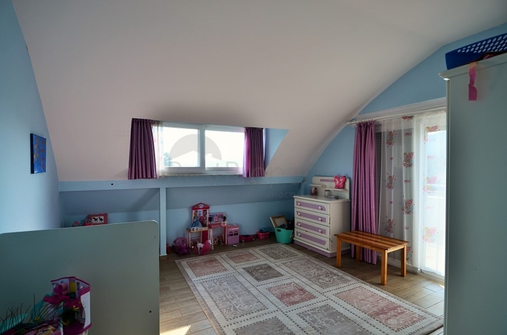 فيلا 6+1 مع بستان خاص