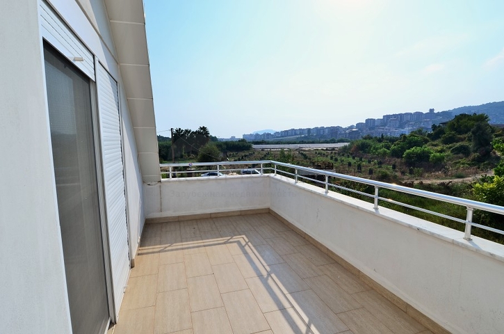 فيلا 6+1 مع بستان خاص