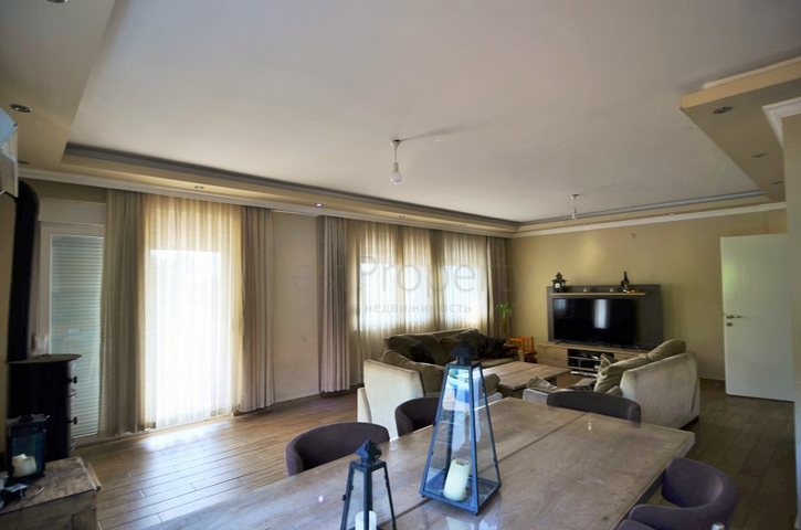 فيلا 6+1 مع بستان خاص