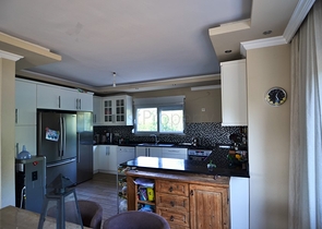 فيلا 6+1 مع بستان خاص