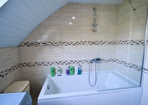 فيلا 6+1 مع بستان خاص