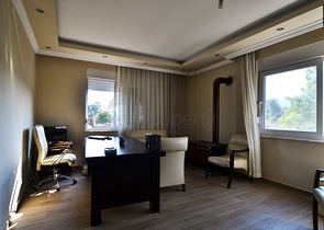 فيلا 6+1 مع بستان خاص