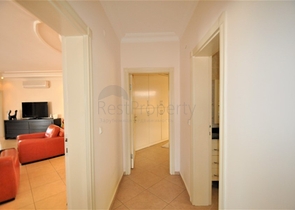 فيلا مع مسبح خاص وأراضي كبيرة