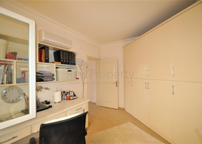 فيلا مع مسبح خاص وأراضي كبيرة