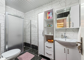 شقة انيقة -تصميم 2 غرفة وصالة -مطبخ منفصل - في افسلار / الانيا 