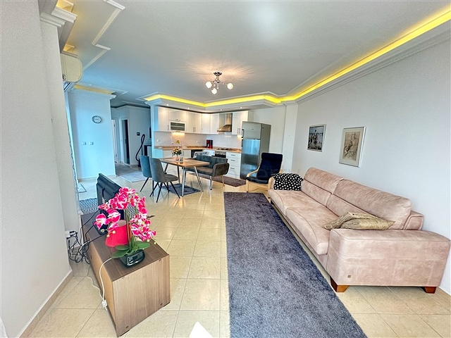 شقة 2 + 1 مطلة على البحر.