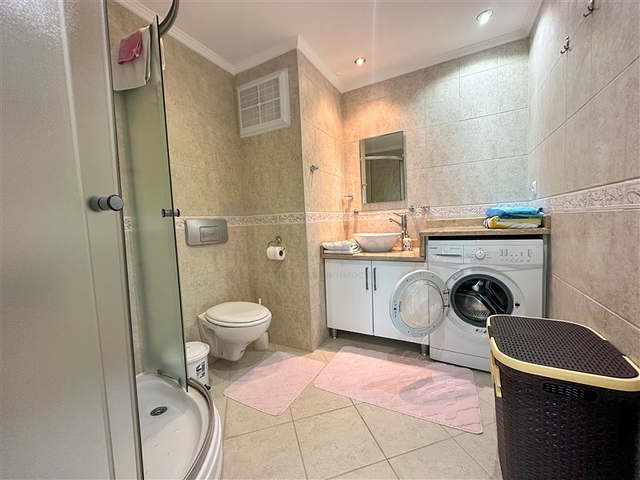 شقة 2 + 1 مطلة على البحر.