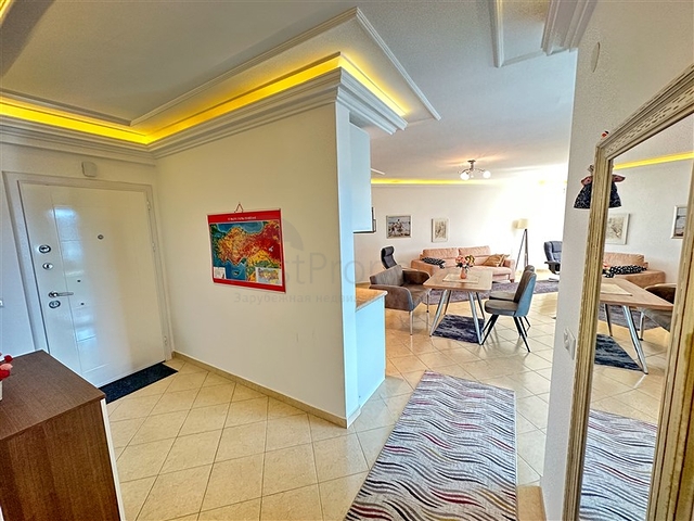 شقة 2 + 1 مطلة على البحر.