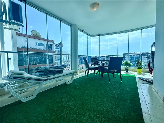 شقة 2 + 1 مطلة على البحر.