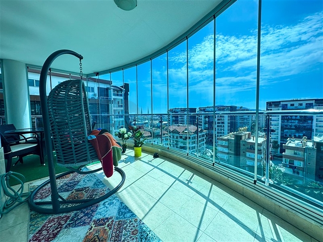 شقة 2 + 1 مطلة على البحر.