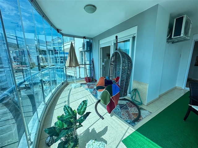 شقة 2 + 1 مطلة على البحر.