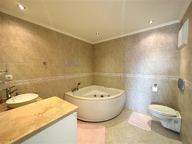 شقة 2 + 1 مطلة على البحر.