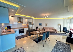 شقة 2 + 1 مطلة على البحر.