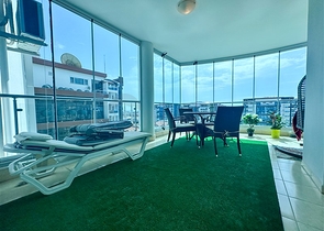 شقة 2 + 1 مطلة على البحر.