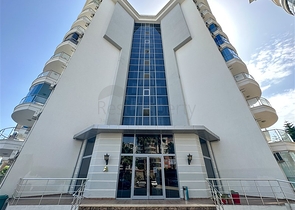 شقة 2 + 1 مطلة على البحر.