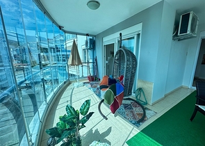 شقة 2 + 1 مطلة على البحر.