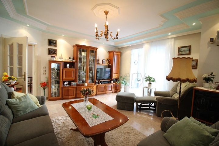 شقة 2 + 1 في وسط ألانيا